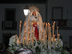 Virgen de los Dolores vestida para el encuentro con Cristo Resucitado